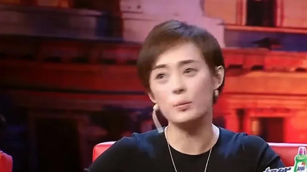 演员孙俪说：“我们有时带孩子出去逛街，经常看到我和邓超的广告牌，如果是看到我的广