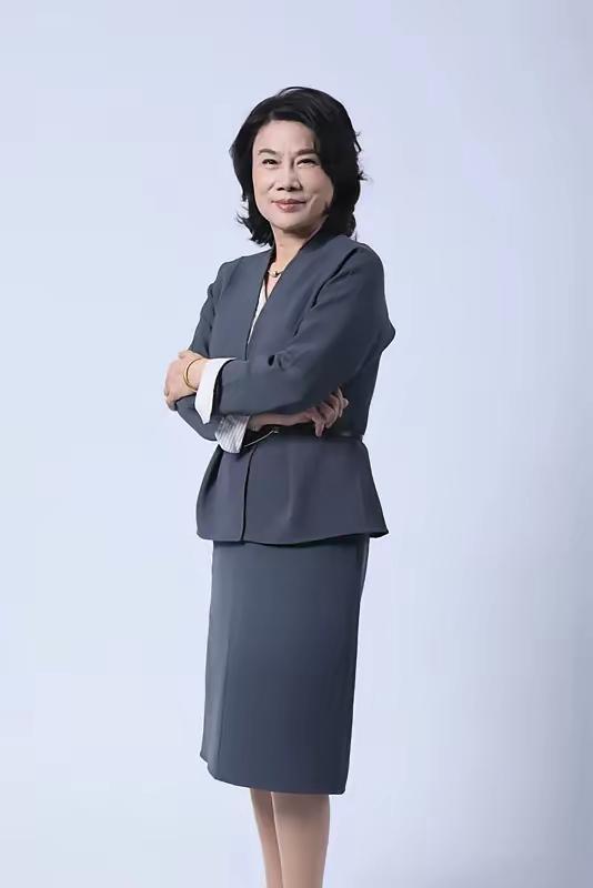 董明珠再次卸任芯片职务，格力造芯面临新考验董明珠卸下格力芯片子公司的职位，这