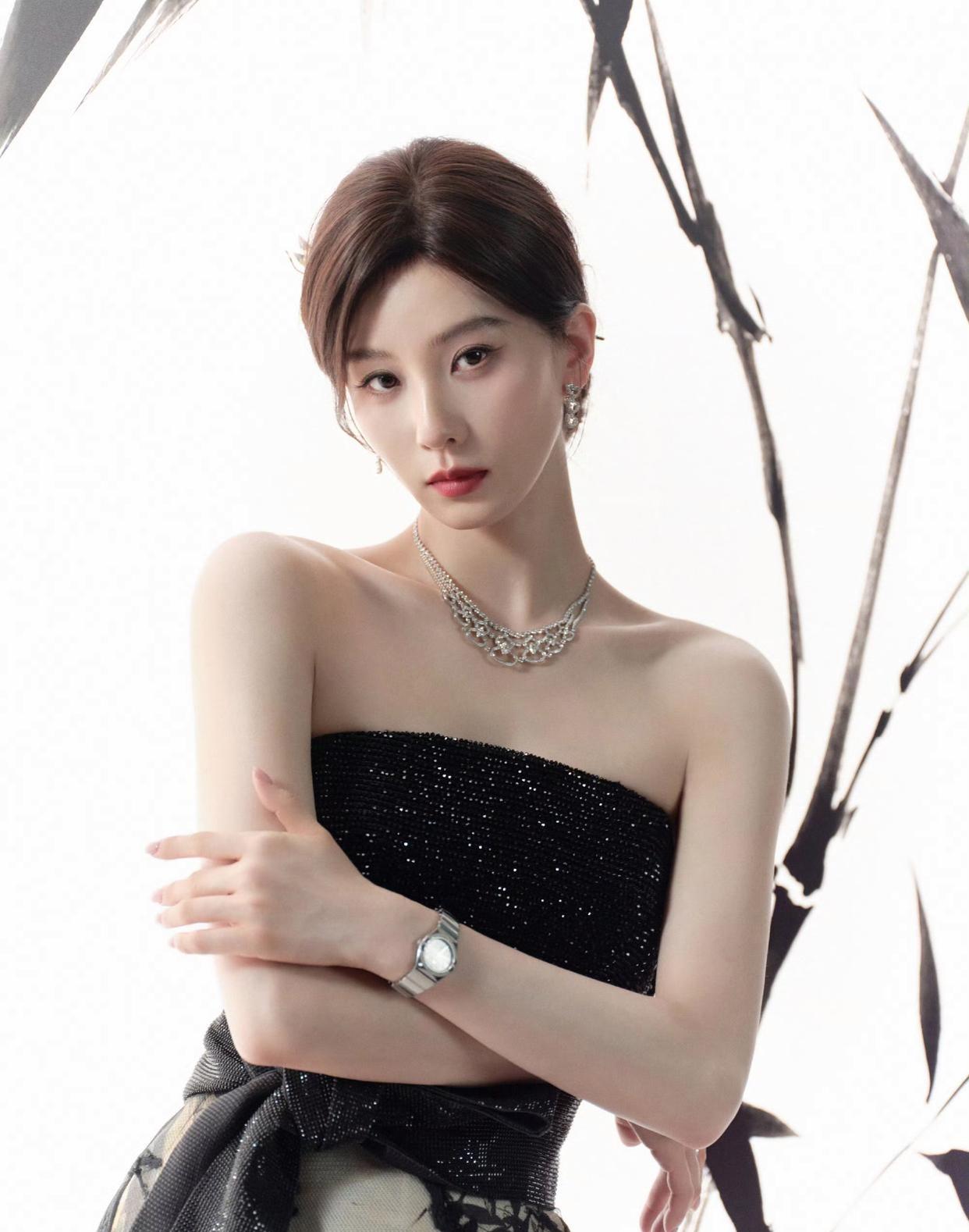 刘诗诗性感写真，春夏高定竹韵礼服，水墨竹影尽显东方气韵[比心][比心][送自己一
