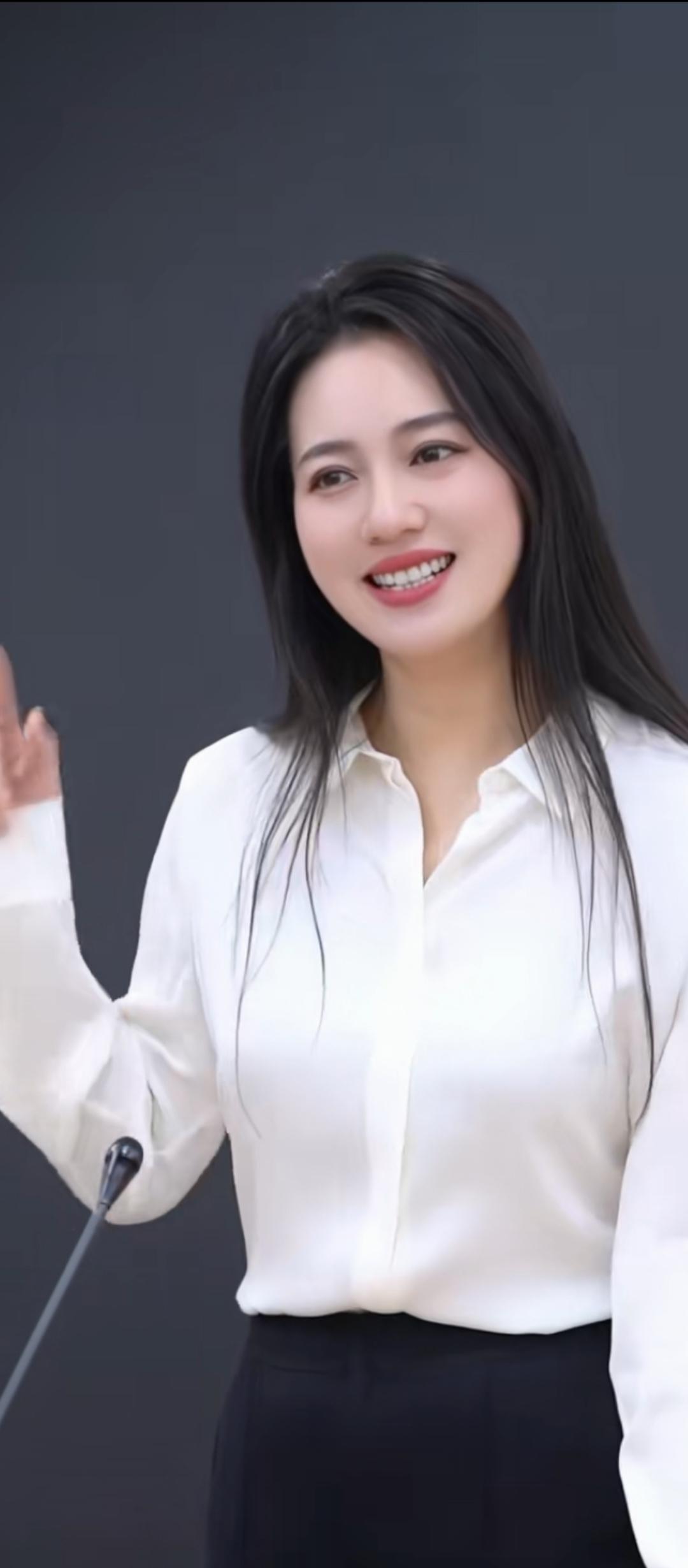 白衣飘飘，话落千言。