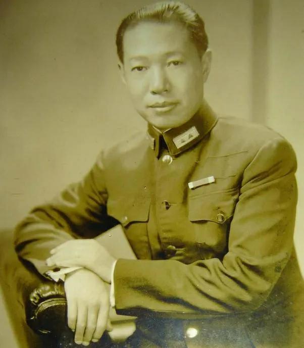 1954年，张群对蒋介石说：“熊式辉给我来信了，说在外面过得不如意”。蒋介石听后