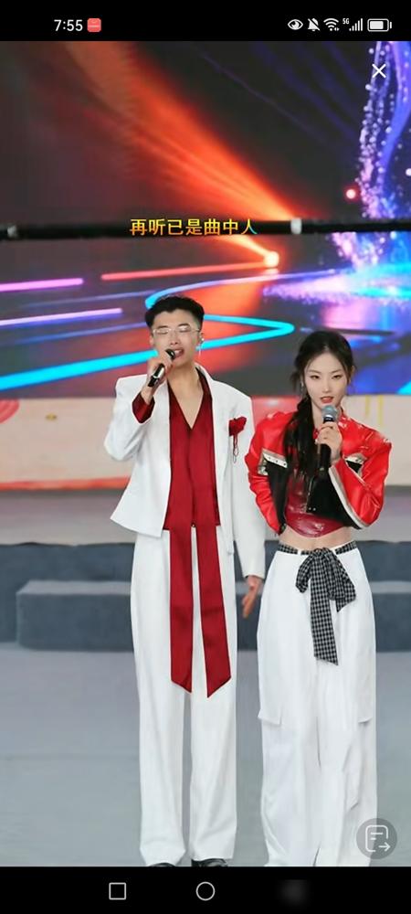 长沙世界之窗那场元宵演唱会，几十万人挤在直播间，眼睛根本没看郭有才，也没看正牌夫