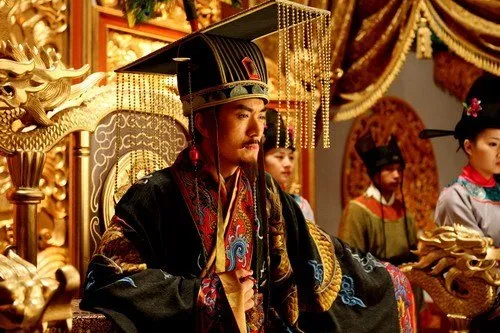 1135年，宋徽宗在金国幽禁9年后病死，他的尸体被金兵放在火上烤了三天三夜，期间