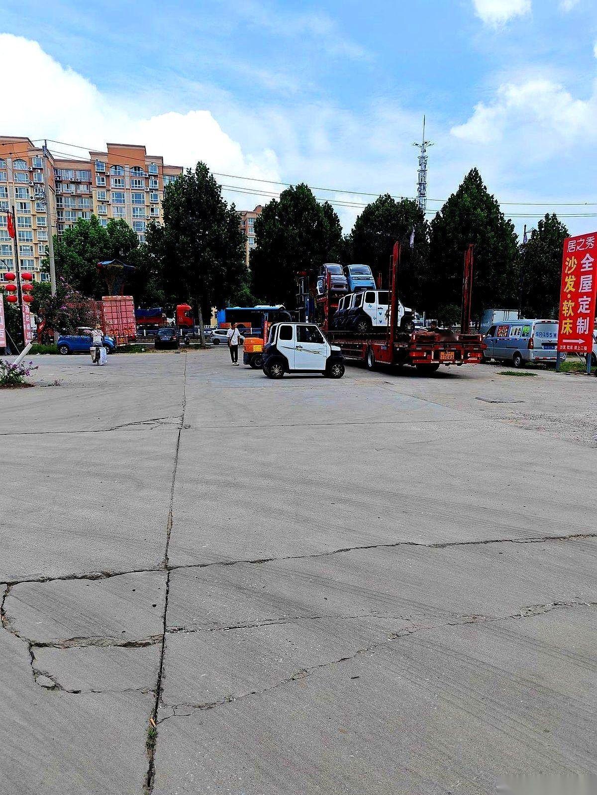 真绝了。南阳前脚刚把街上的“老头乐”判了死刑，不让上路。后脚312国道边，山东牌