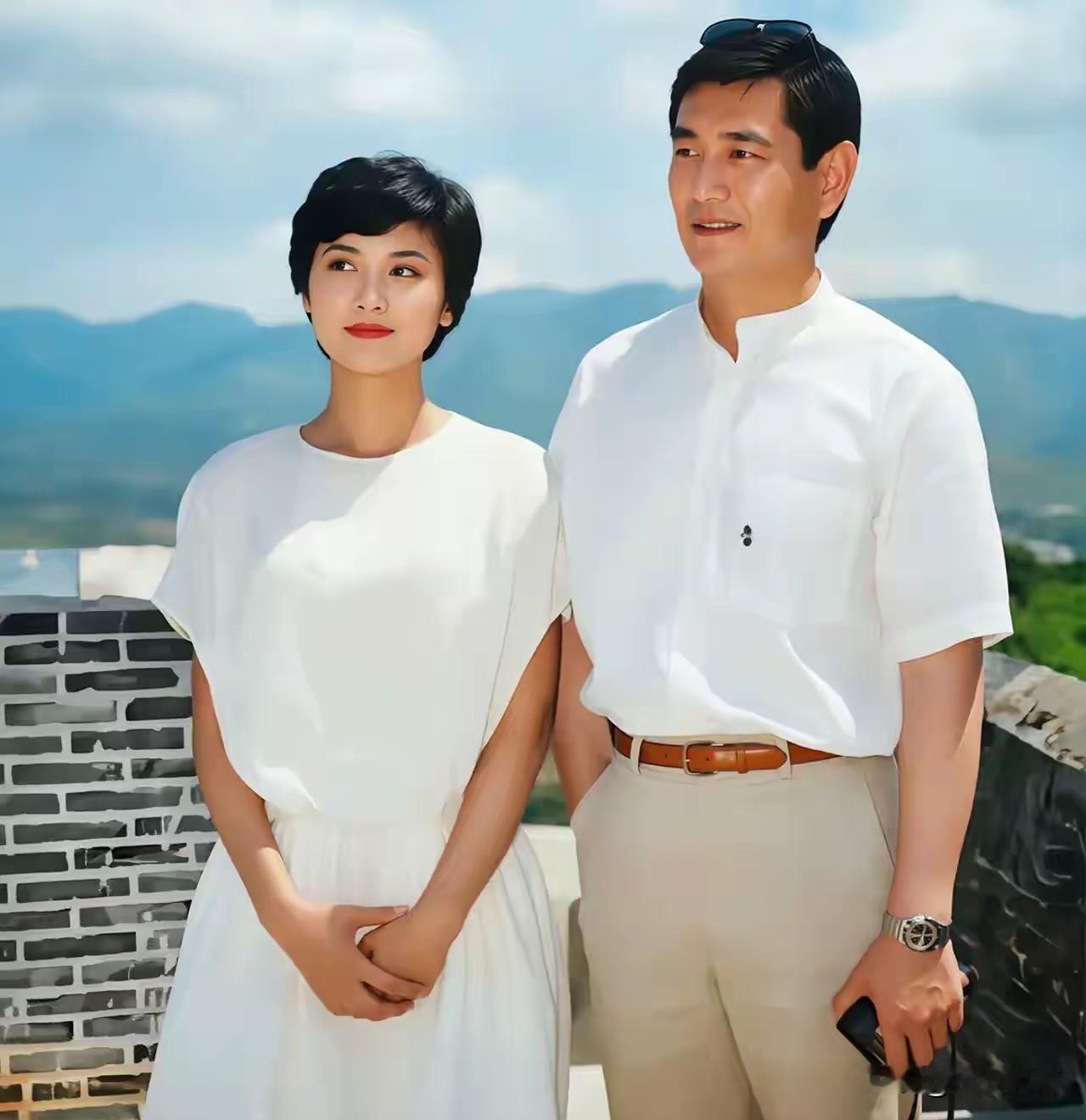 这张1986年长城合影，至今已经40年！女星朱琳与日本影星高仓健。高仓健是《