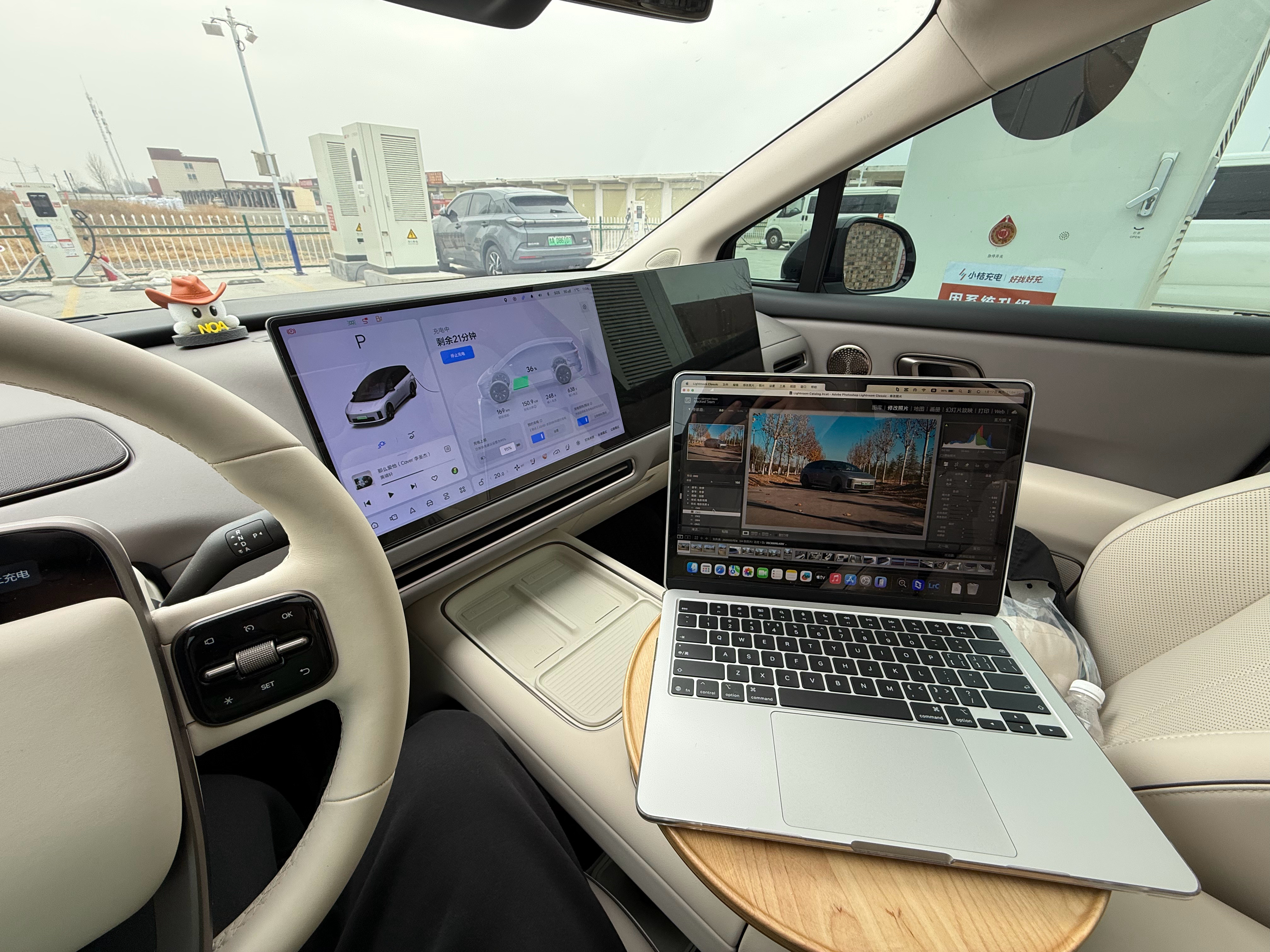 终于让我也感受了一回在理想i8车里用电脑的感觉！但是，纯电车也有个问题，97.