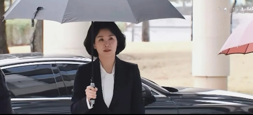 不查不知道，一查吓一跳原来李在明还曾和夫人一起上过综艺节目他还被夫人在节目里