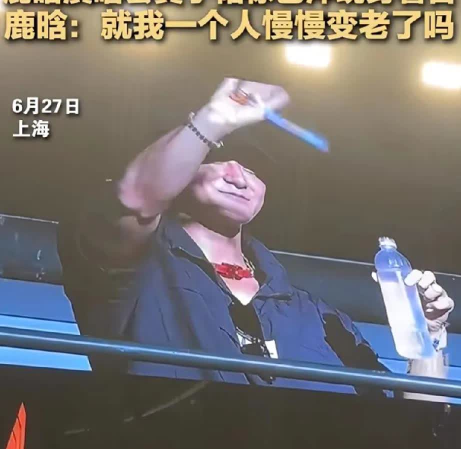鹿晗Season4亚洲巡演上，镜头切换的瞬间，全场尖叫差点掀翻屋顶，只因