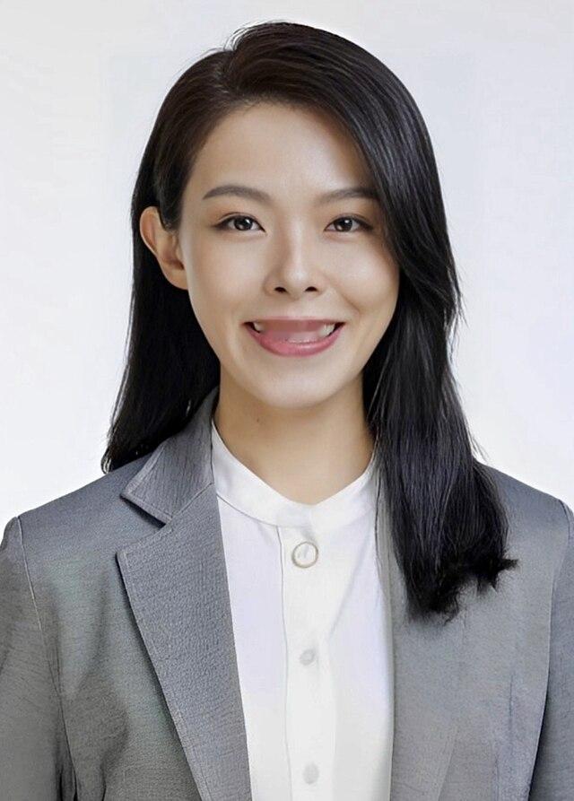 蓝白在新竹县彻底闹翻，最为难的就是新竹市长高虹安。从地理上，新竹市三面被新竹