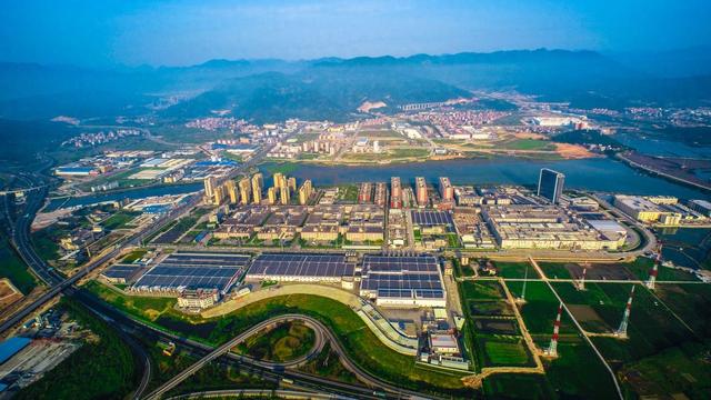 “中国锂电博士一半在宁德”, 靠什么?