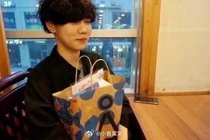 推上粉丝扒的🤣给孩子留条底裤吧哈哈哈哈你的恋爱​​​