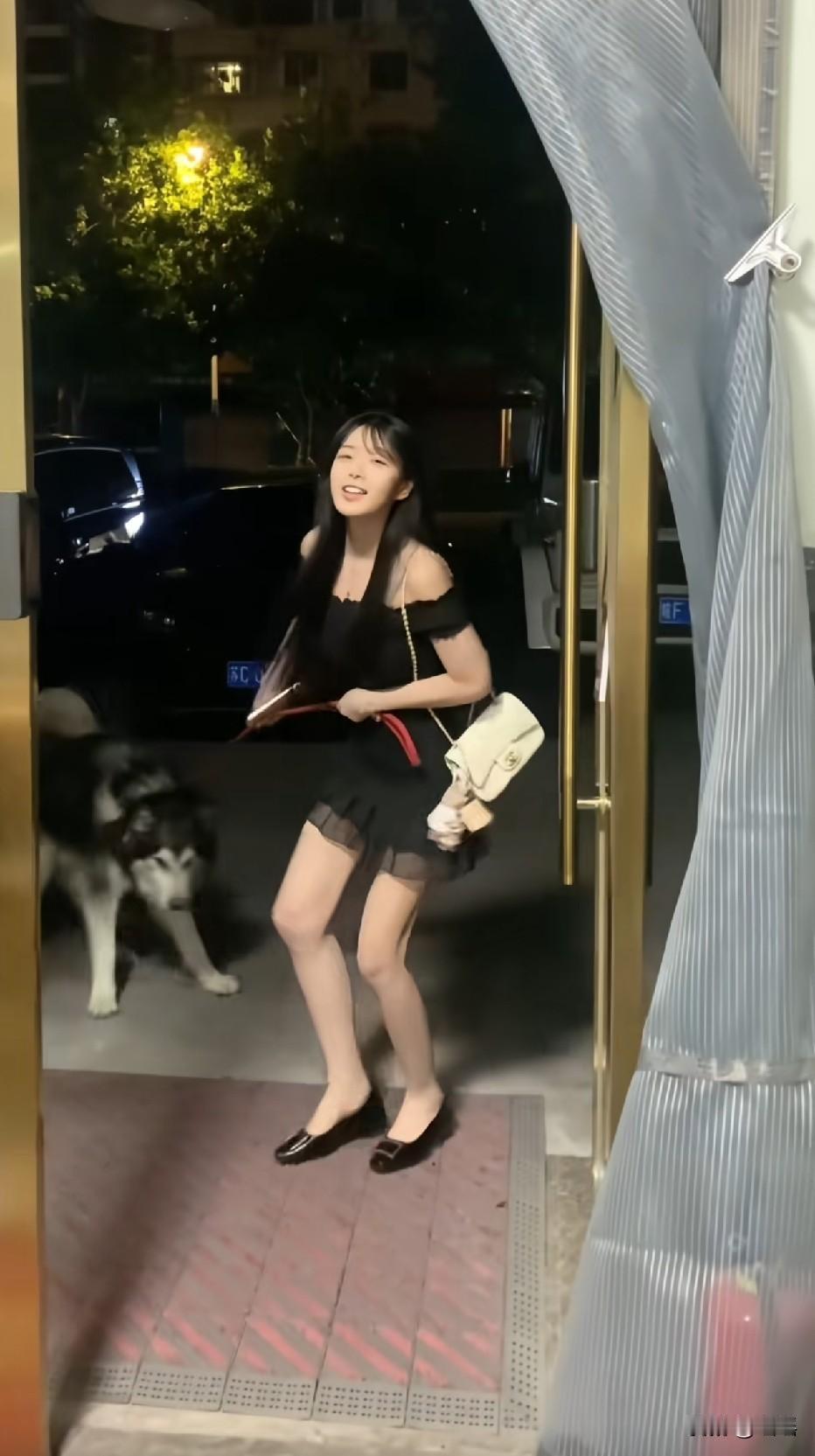这么好看，当妈的跟上安全一点