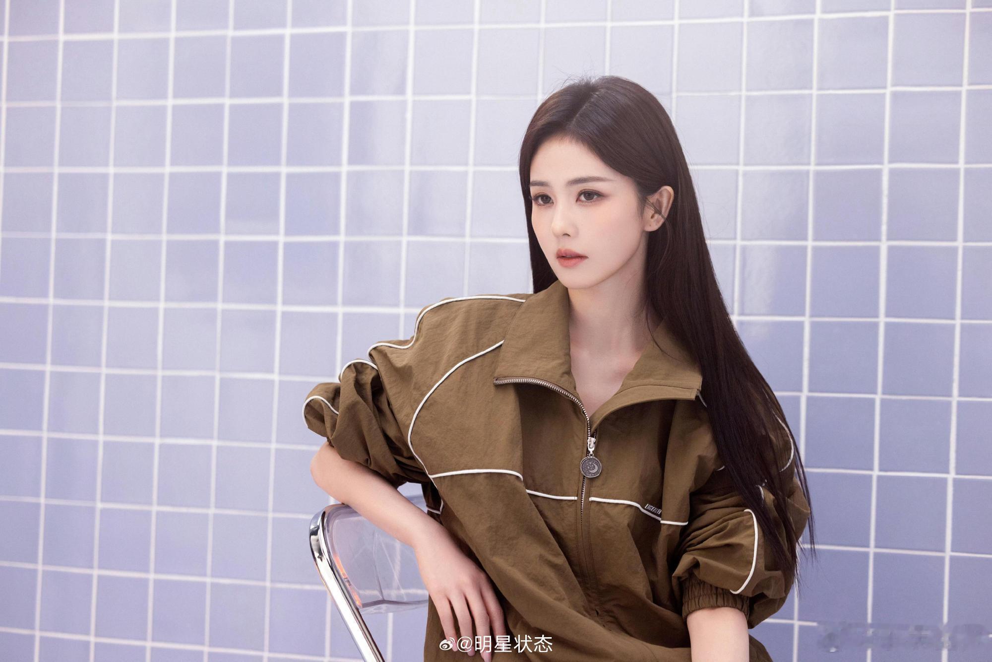 白鹿，夏日清爽look送达JimmyChoo全球品牌代言人白鹿
