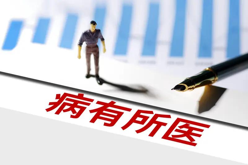 普通人觉得就医难，主要是因为医院人太多。全国人大代表汤亮就指出，大城市三甲医院名