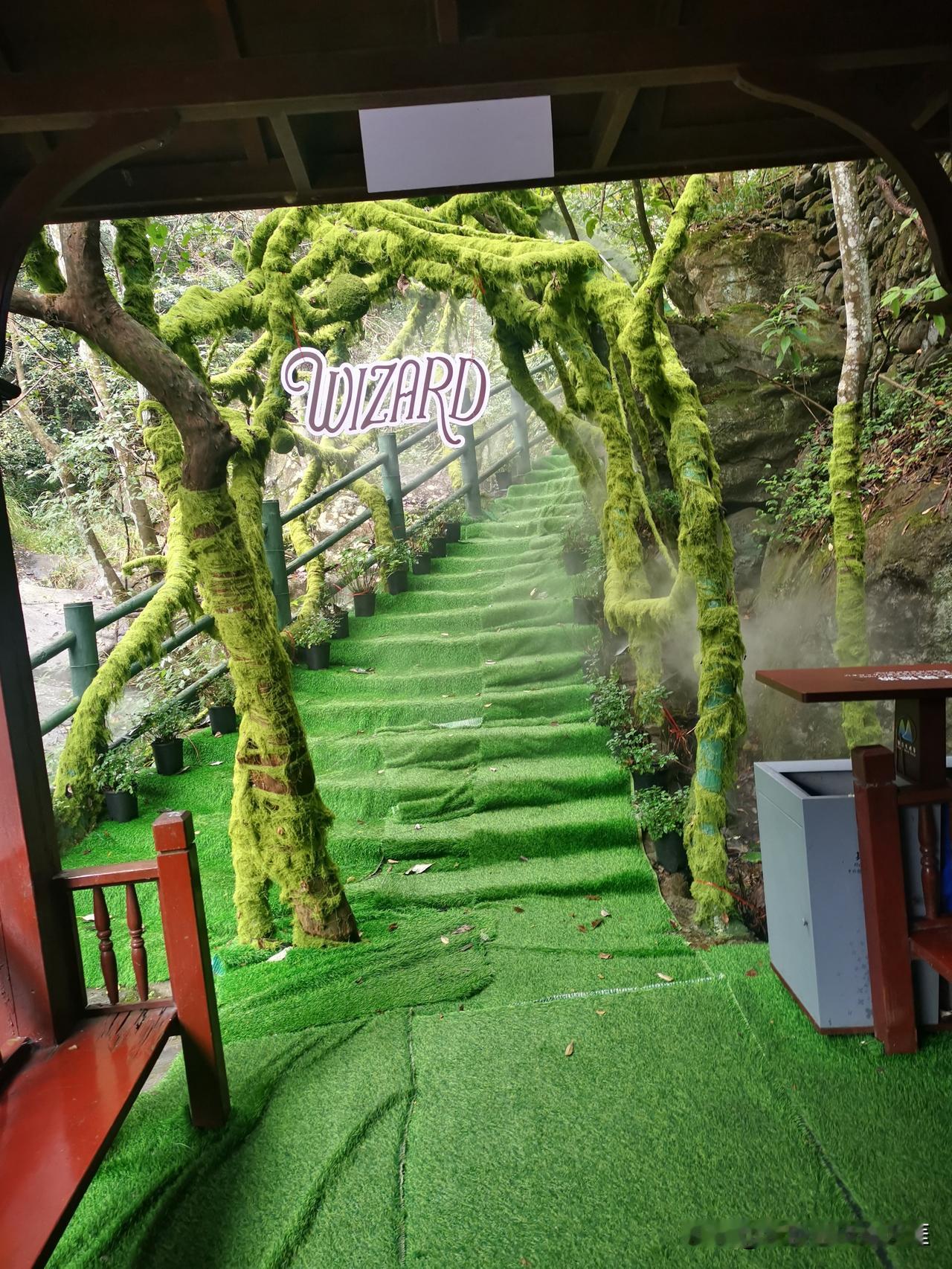 西方的香水和化妆品里究竟有没有S油，应该不难检出吧？人心惶惶的，为什么有关部门不