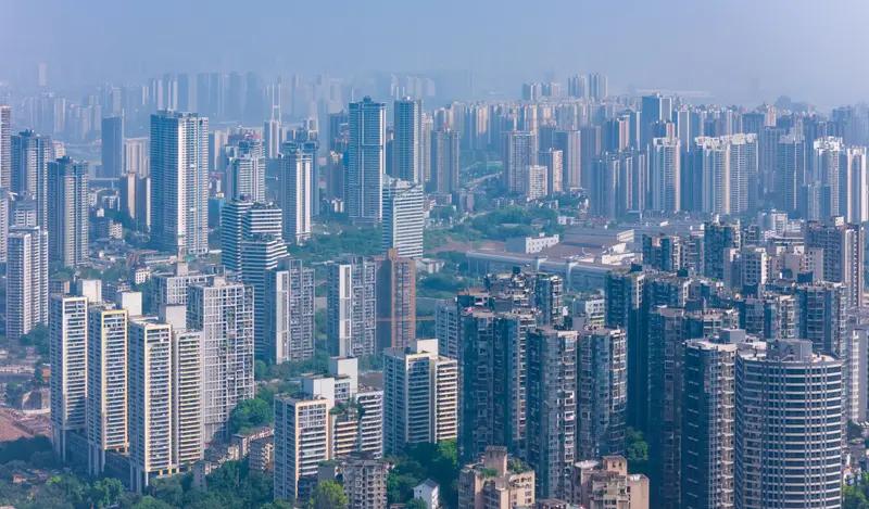 2015年，全国去库存，重庆楼市从16年的10月份开始上涨，然后不断的开始大幅上