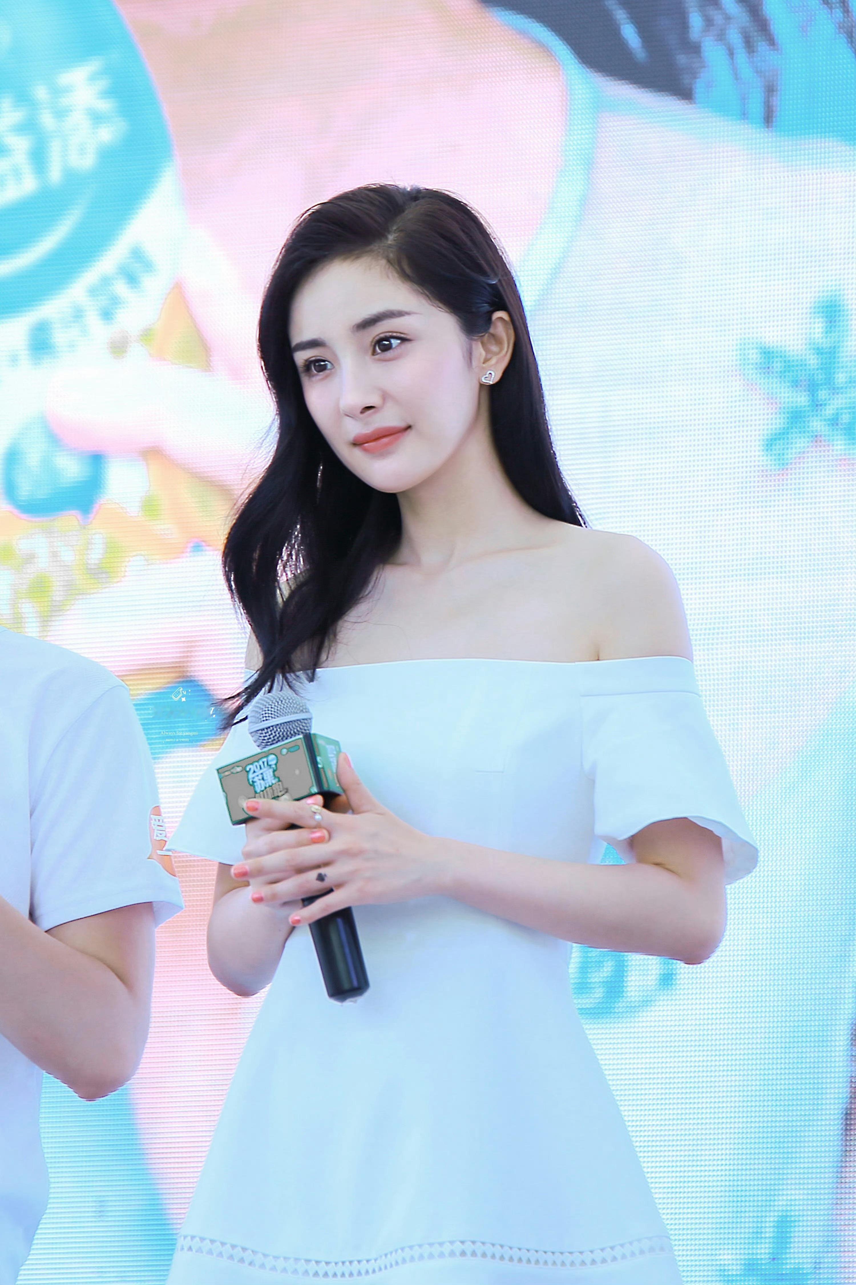 杨幂，淡蓝优雅穿搭活动组图​​​