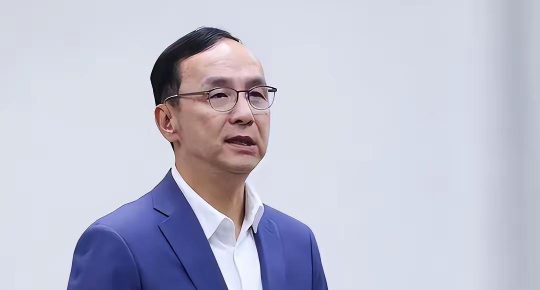 朱立伦再度发声，这一回是关于赵少康。朱立伦这话一说出来，很多人立马听明白了。