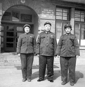 1974年，陈毅夫人张茜病重弥留之际，盯着三个儿子只说了一句话：“妹妹结婚前，你
