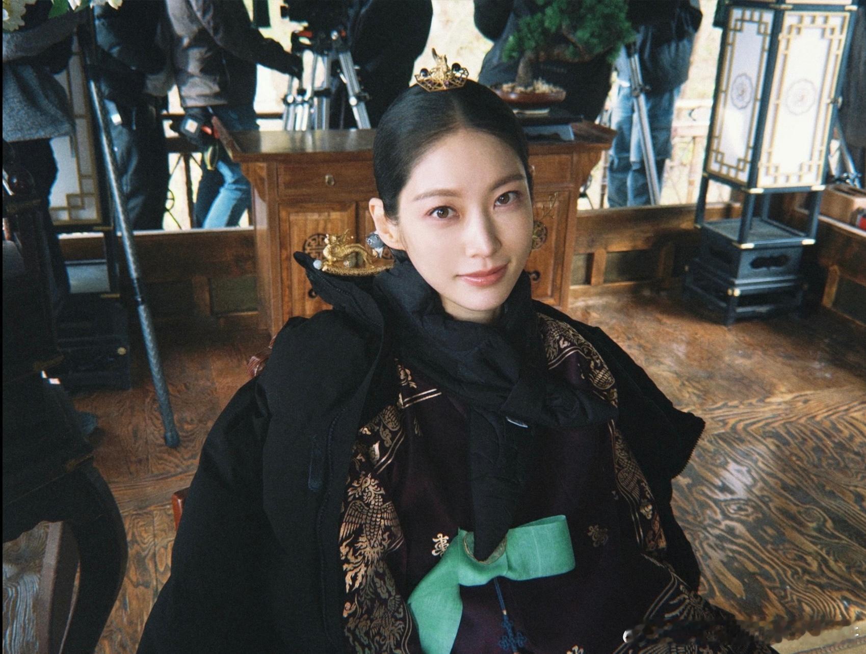 我还在看21世纪大君夫人，女二实在美貌，虽然是反派哈哈哈，大妃麻麻的美貌让人沉浸