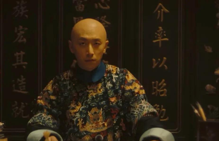 载沣最无脑的操作应该就是搞皇族内阁…他这么一搞，不但汉人不满意了，连爱新觉罗以