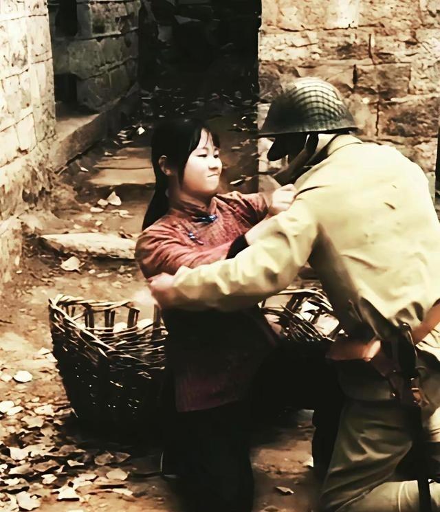 1940年，日军凌辱了村民宋大海的妻子，他却邀请日军喝酒。然而，就在日军喝到大醉