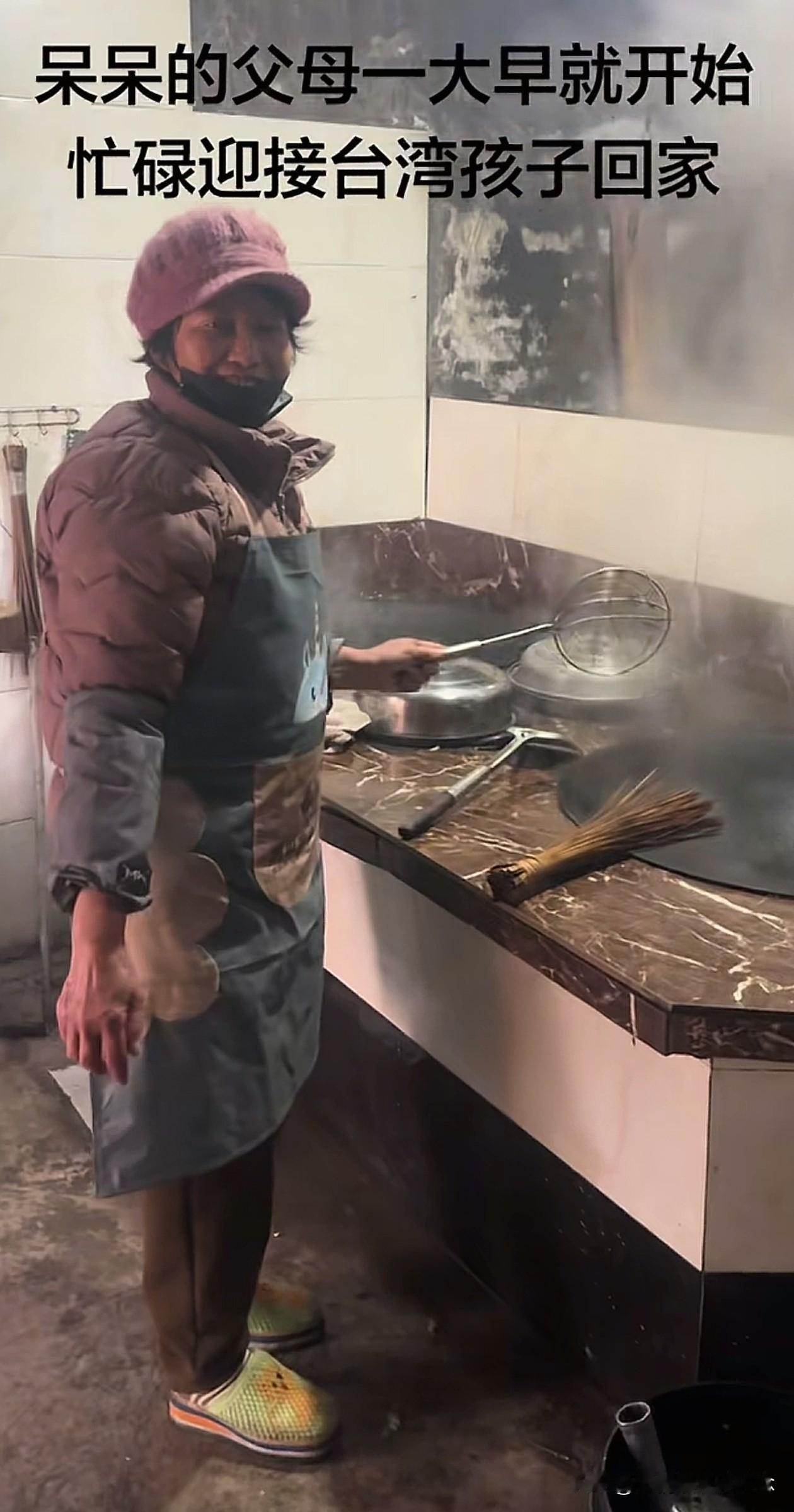 呆呆真的要迎接台湾同胞了，今天呆呆家的小保安更新视频，呆呆的爸爸妈妈一大早就