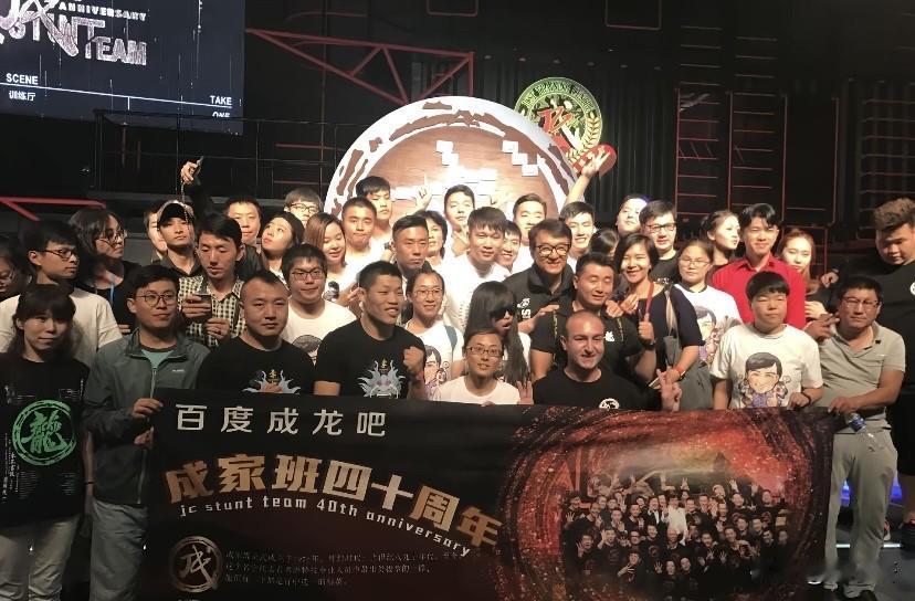 没有“小弟”的“大哥”，最多就是个“姐夫”成龙和李连杰都是功夫巨星，但李连杰更