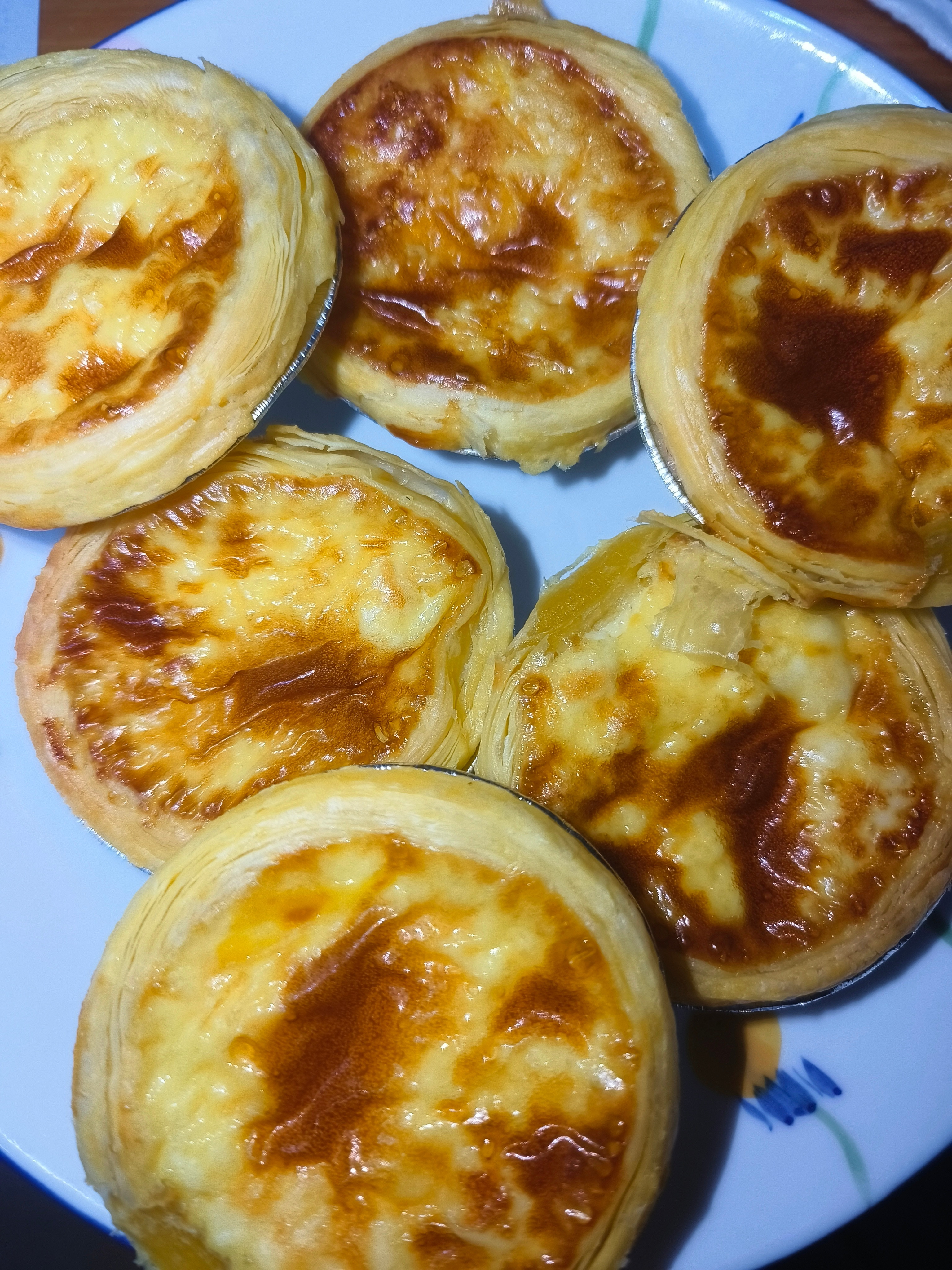 吃了爸爸现烤的蛋挞，给我嘴烫秃噜皮了好吧我下回再也不这么着急了