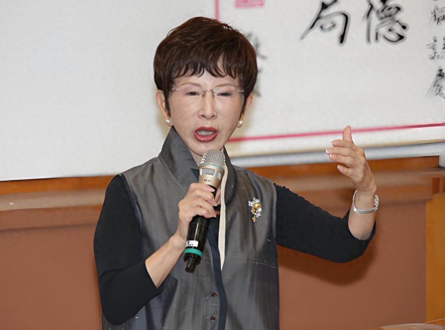 对于两岸关系，洪秀柱喊话郑丽文后，宋楚瑜现原形，卢秀燕不装了近期,谁都看得出