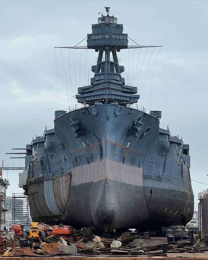 美国纽约级超无畏舰，1914年入役，至1948年退役。美国现存最古老的战列舰，也