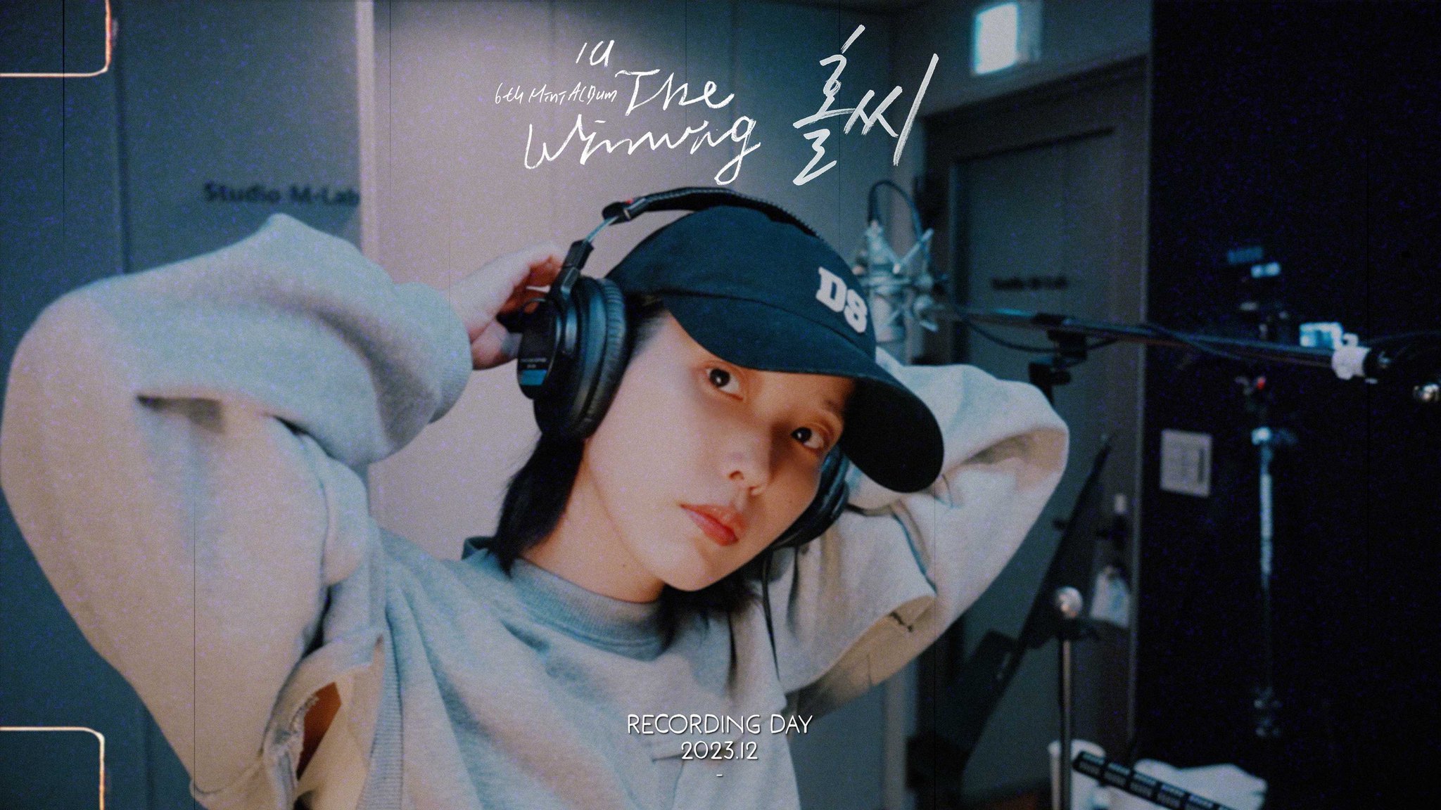 IU：目前，我正在制作一张新专辑。我亲自创作和录制歌曲，包括歌词。这个项目有特别