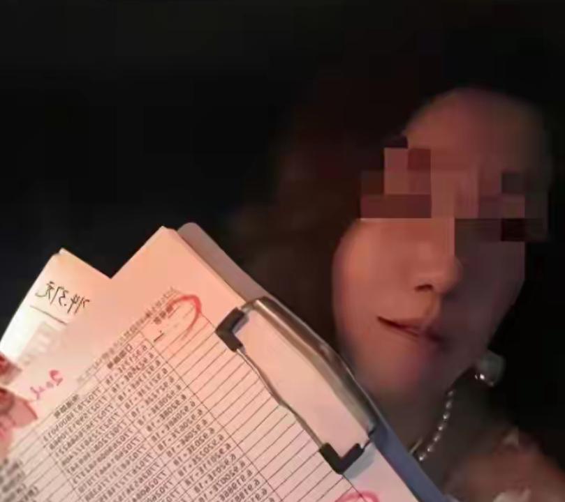 昨晚饭局，一位办案警察喝多了说：那些滥用“仅退款”的，一查一个准。他透露，去