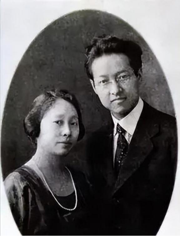 🌞民国副总统黎元洪借宿在部下家中，睡梦中隐约觉得有些不对劲，他的裤子湿了一