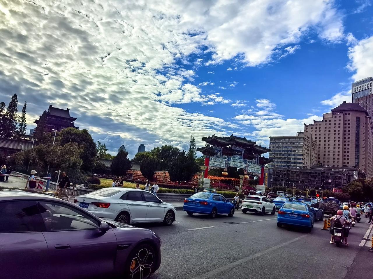到了南昌，肯定要逛一下滕王阁。因为下午在江西省科技馆逛了一下午，到闭馆才出来，