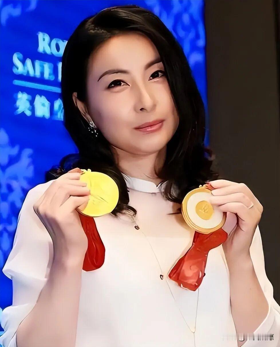 有人说女人嫁得好就行了，别那么拼。郭晶晶要是信了这话，现在大概还在豪门聚会的
