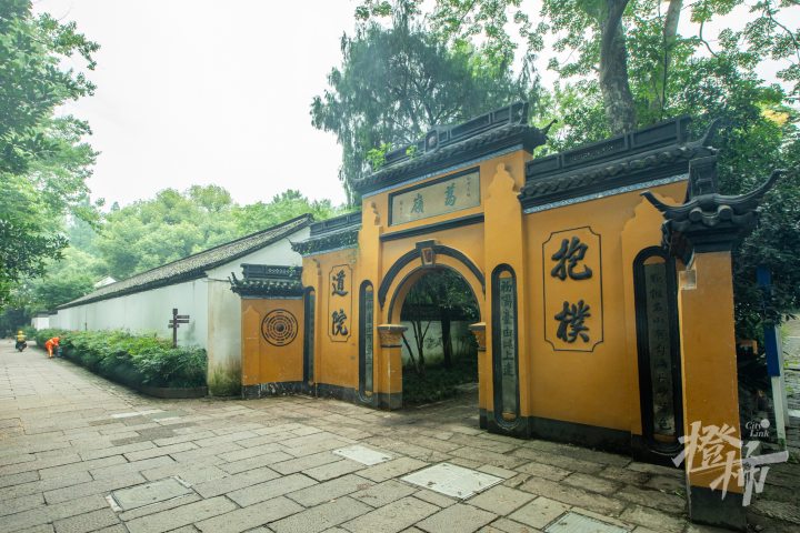 杭州Discovery丨面朝西湖水, 隐于葛岭中, 杭州这处千年古刹你去过吗?
