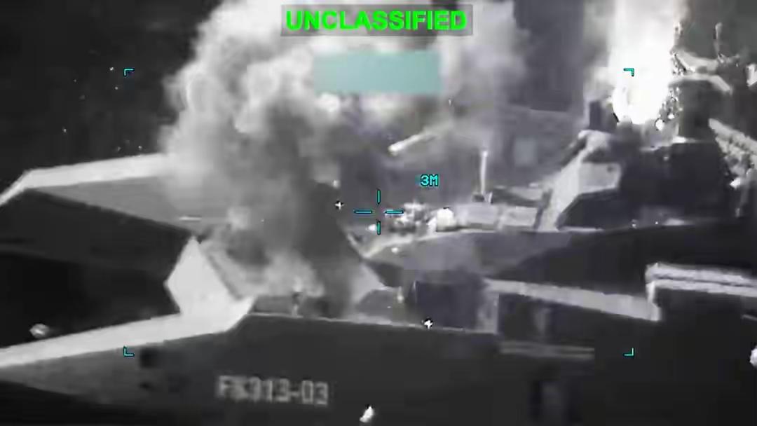 太悲壮了，伊朗海军舰艇被击沉的那一刻还在反击！伊朗海军绝大部分舰艇是在港口内