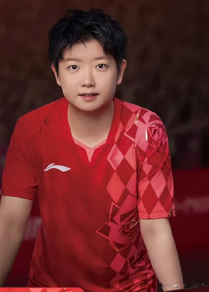 女团决赛三轮战罢，局势已然承压。张本美和五局苦战拿下曼昱，莎莎干净利落横扫