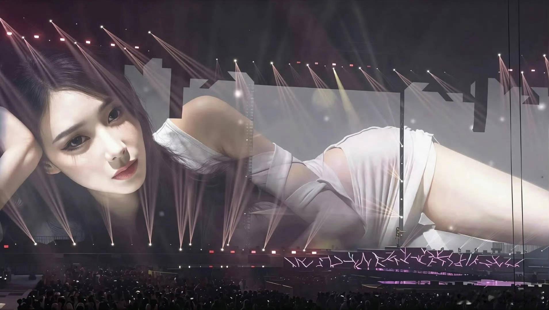 她们团现在真的变成了4个一模一样的美女……