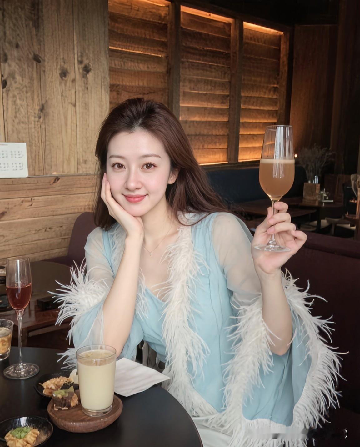 活到一定年纪，尝遍悲欢才渐渐清醒，人生本就不必事事较真。不再和往事纠缠，