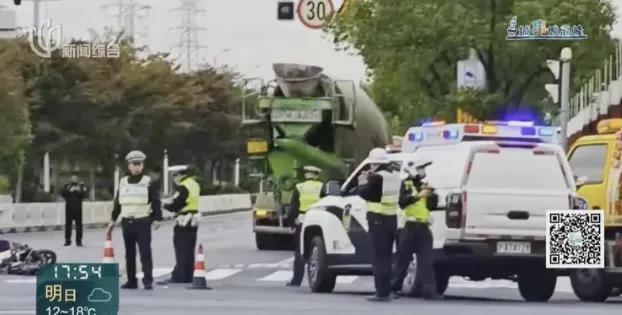 一个寻常的放学午后，一场车祸碾碎了一个家。奶奶没了，7岁的姐姐永远失去了双腿，6