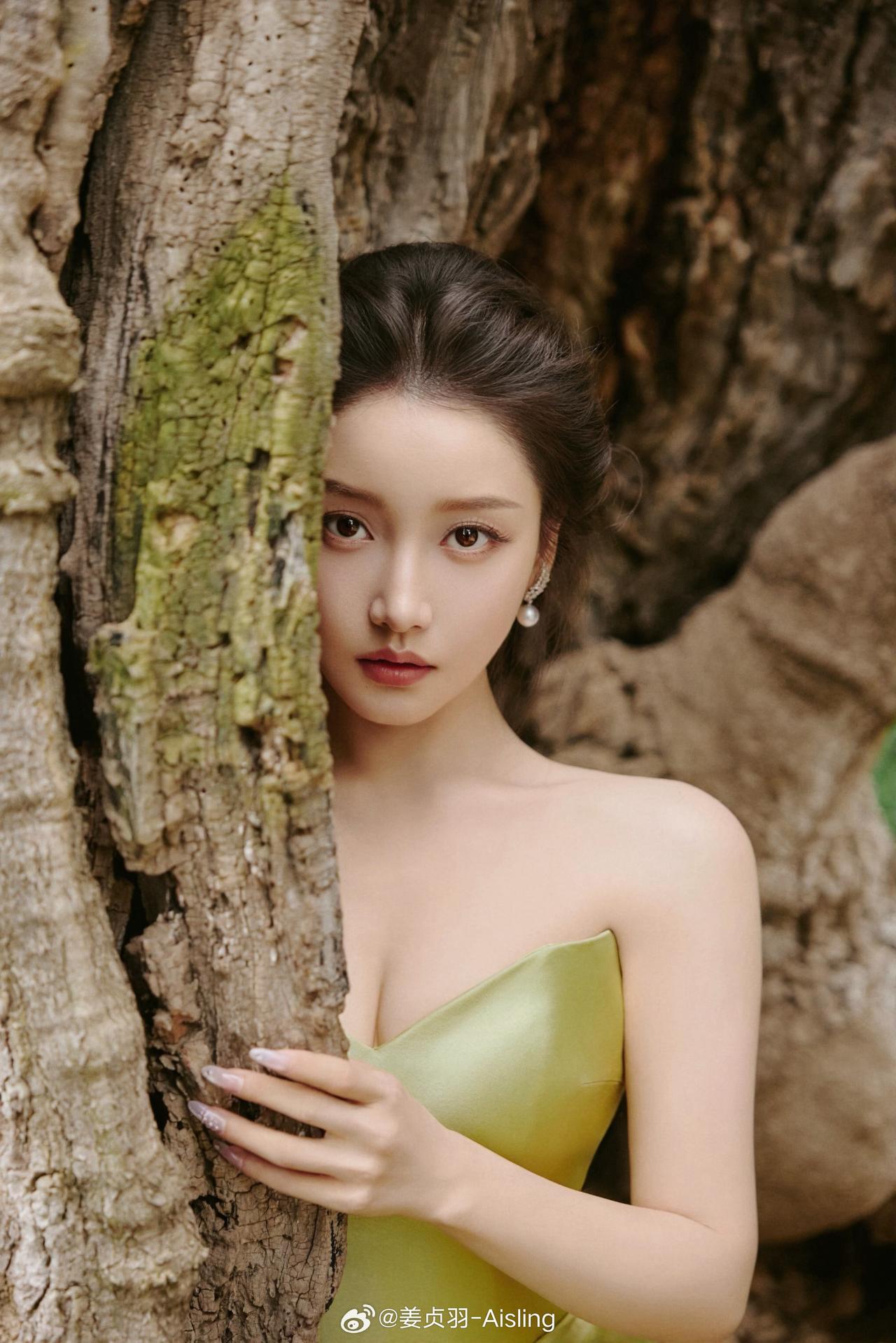 姜贞羽画报，绝美的森系美人！