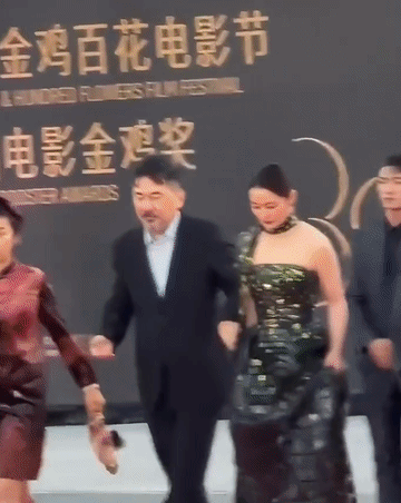 难怪蒋勤勤越来越不待见大胖橘，陈叔哪都好，就是太没眼力价，人家蒋勤勤穿着那么重的