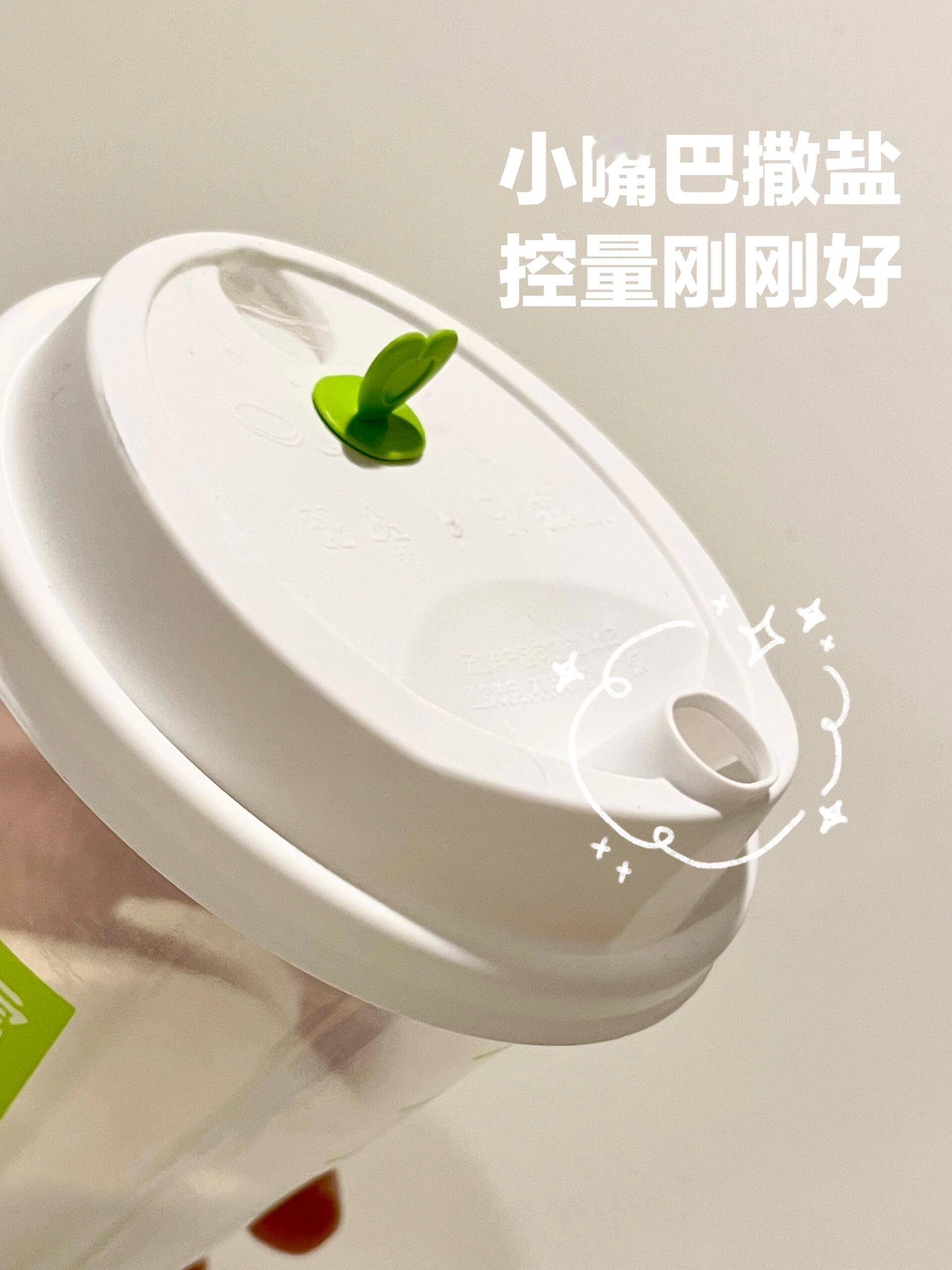 家人们，发现一个超绝的生活小妙招！咖啡杯简直是天生的撒盐杯，用它来做撒盐罐子，简