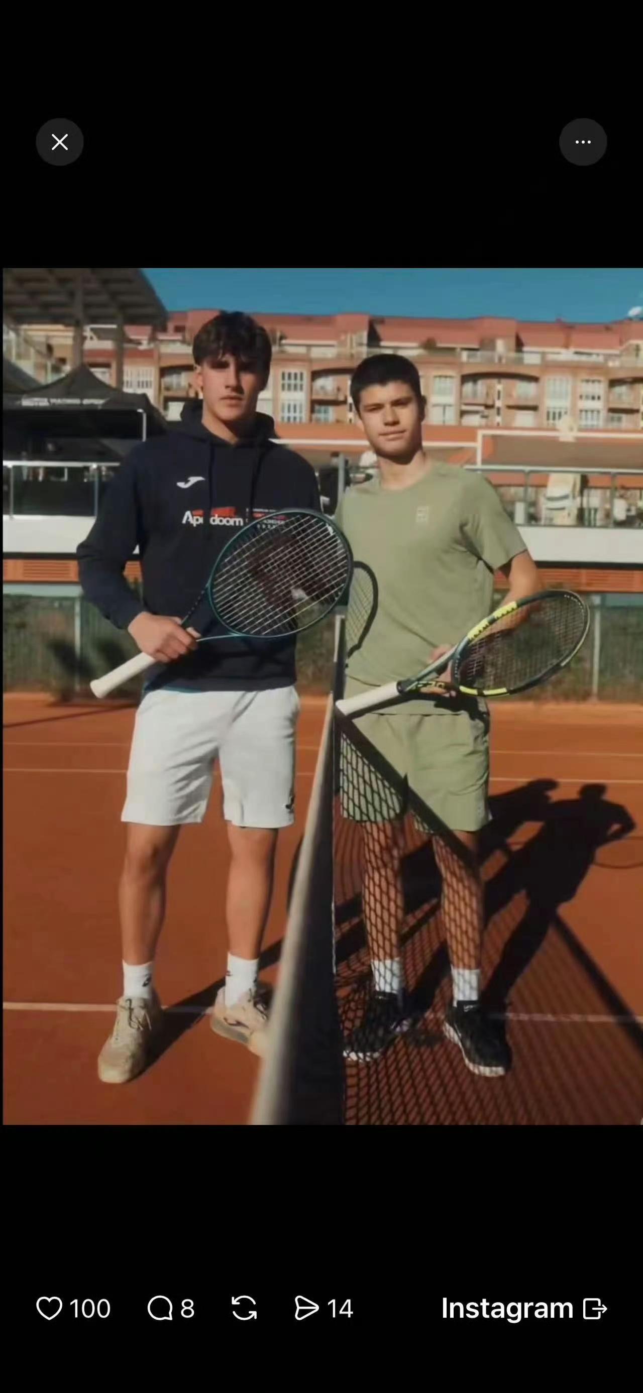 不经意间，阿尔卡拉斯弟弟一夜就长大了。两人太像了，配双打肯定能晃晕对手……阿尔