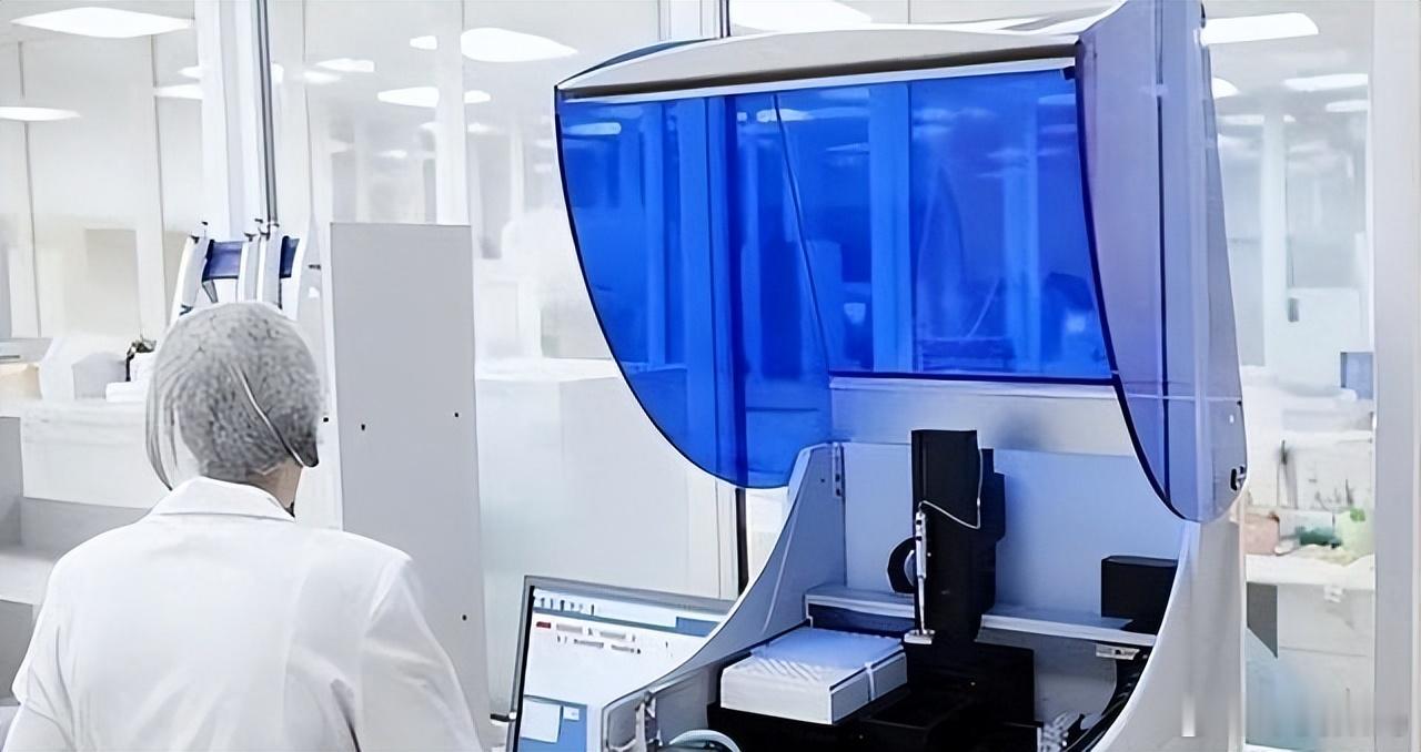 阿斯麦在美国压力下断供中国全球光刻机市场基本被阿斯麦和尼康两家捏着,技术牛,设备