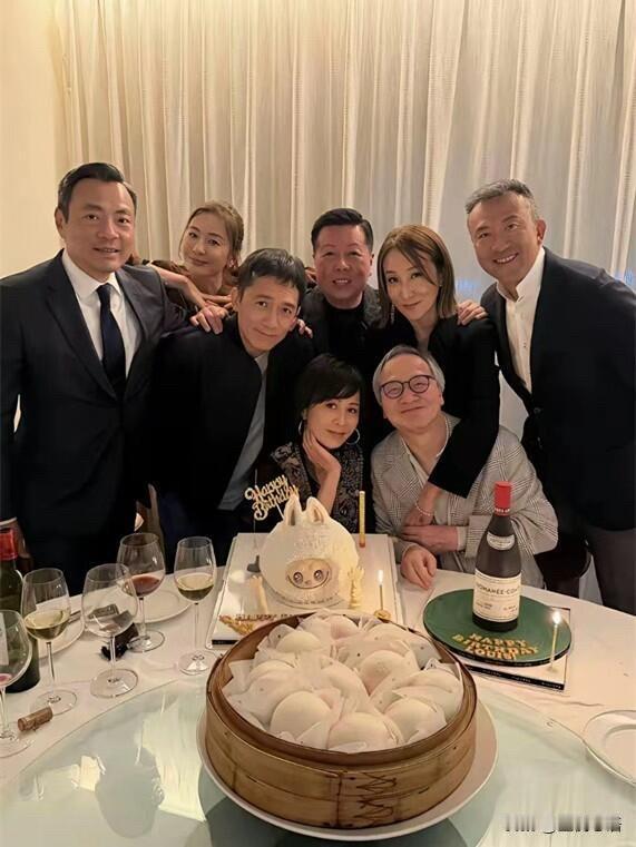 梁朝伟宠刘嘉玲也太绝了😭这波60岁生日宴，甜到我心巴上了！谁能信！刘嘉玲