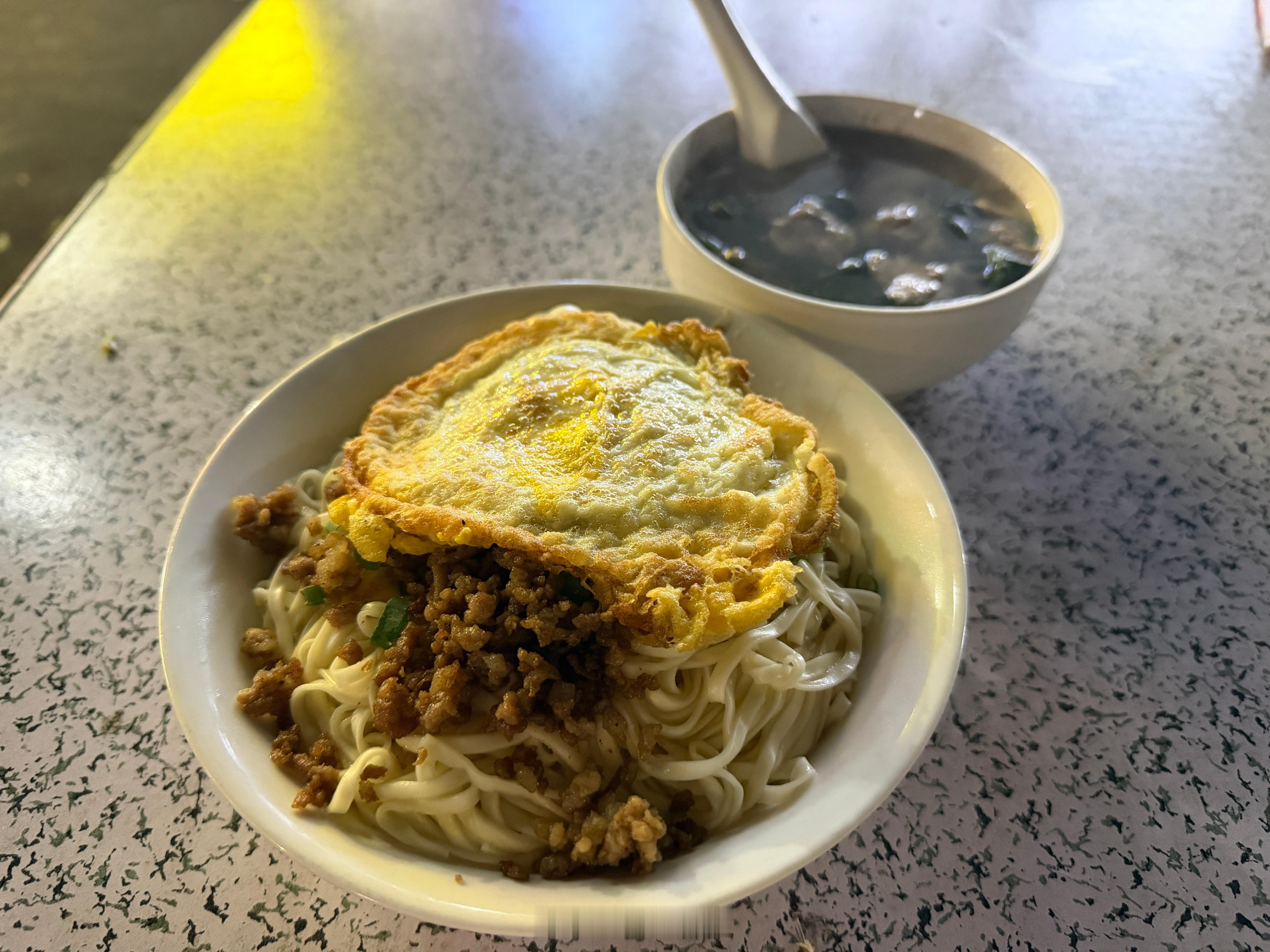 忙活了一天，随便吃一口，客家人还是爱吃腌面，半个月不吃就得馋，余额-20你们那都