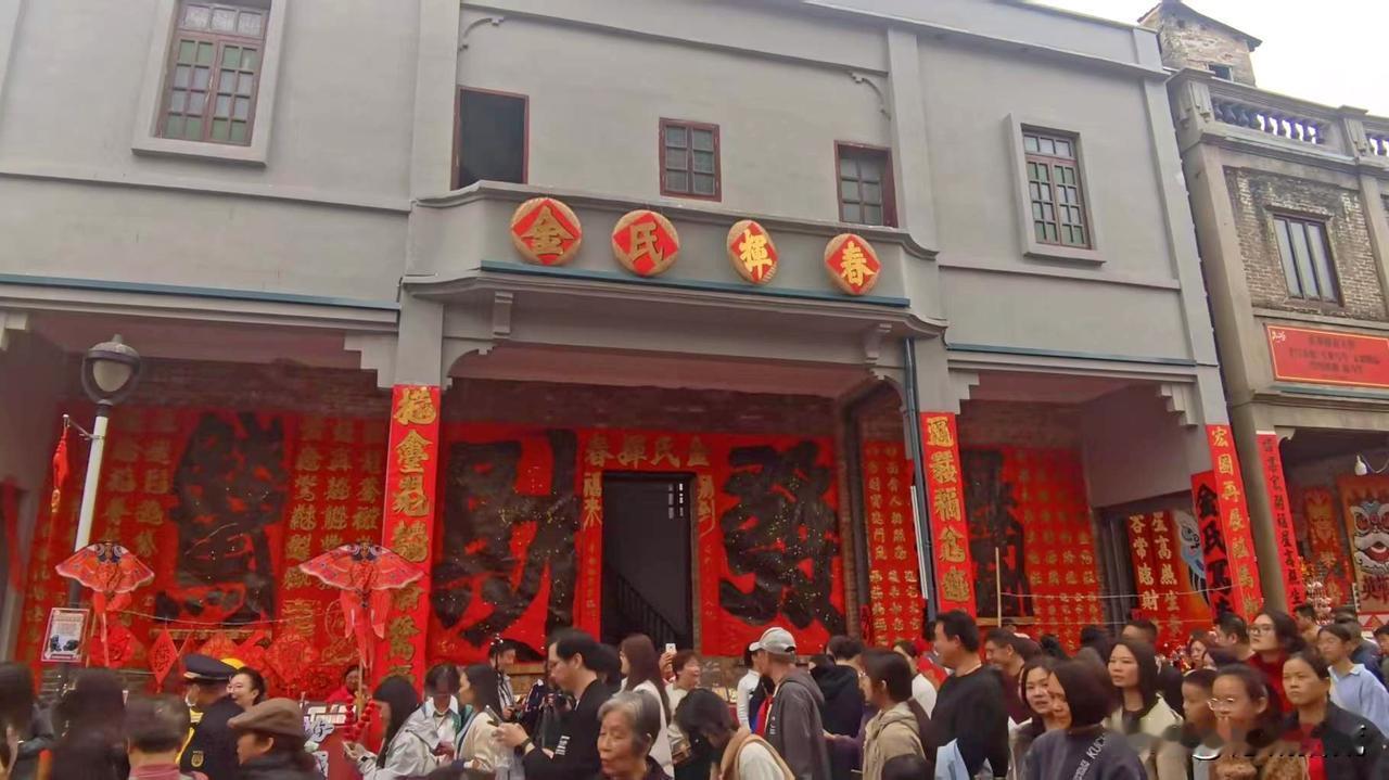 最近，逛佛山筷子街好过逛广州北京路，北京路上尽是游客，筷子街里都是同声同气的广府